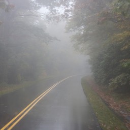 Wolken, regen en mist op de Blue ridge parkway